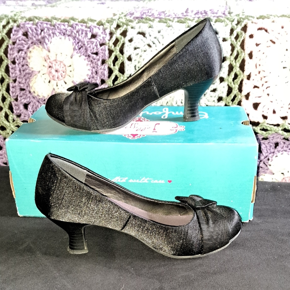 Jellypop Black Mid Heel Pumps with Bow Accent